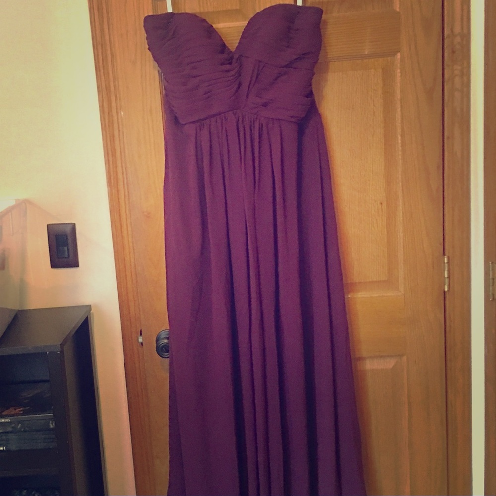 Dress Tells elegant strapless dress